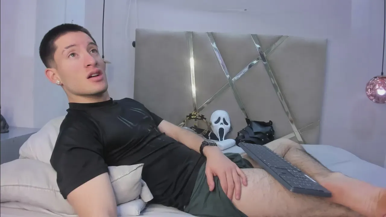 Offline HunterHeat_ on Cam4