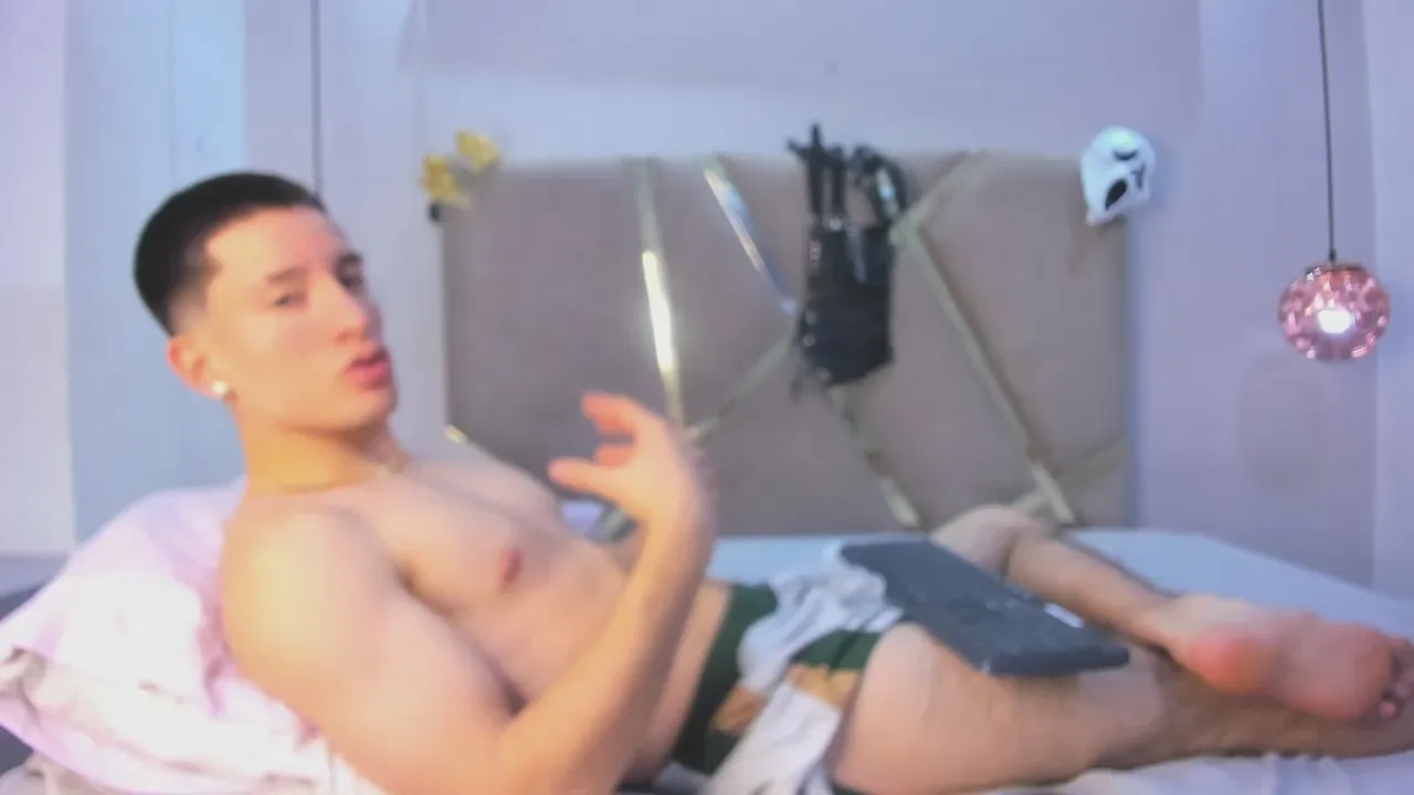 Offline HunterHeat_ on Cam4