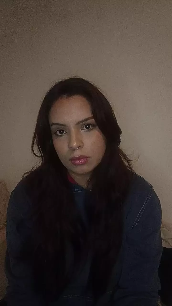 Offline isabella323 on Cam4