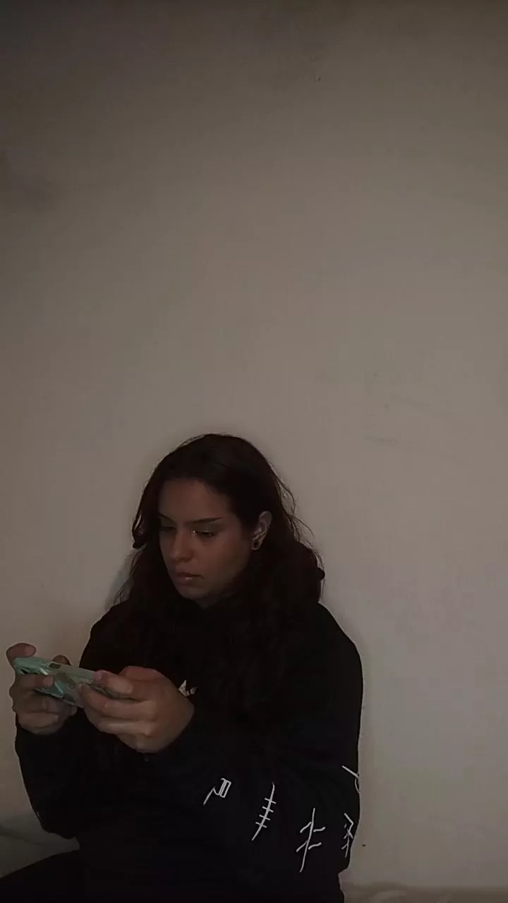 Offline isabella323 on Cam4