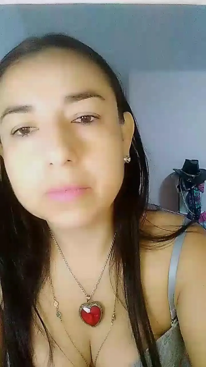 Offline Isadoradelicia on Cam4