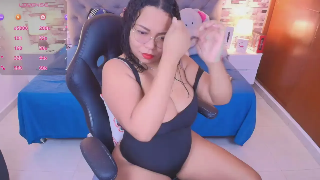 Offline Italy__boobs on Cam4