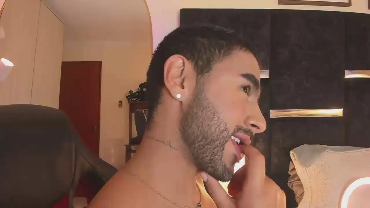 Offline itsmeeros on Cam4