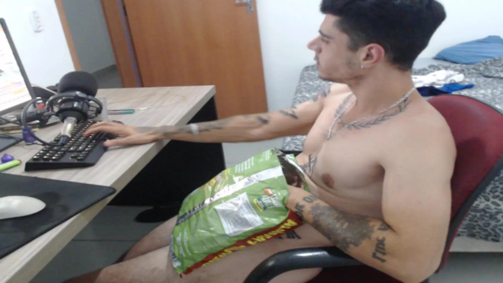 Offline Jac8k on Cam4