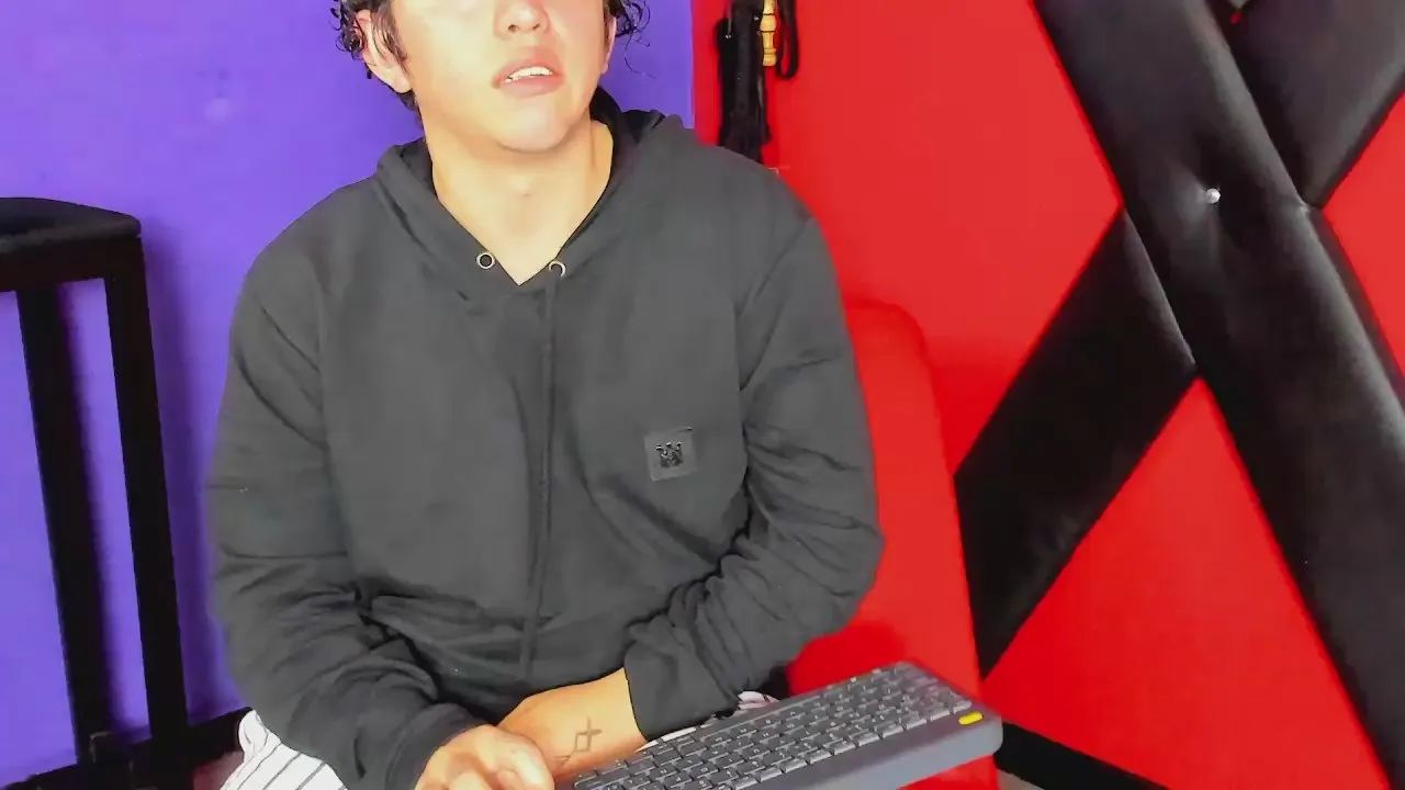 Offline JacksondScarlet on Cam4