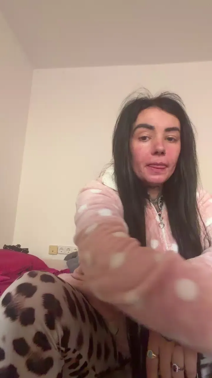 Offline jenytetas69 on Cam4