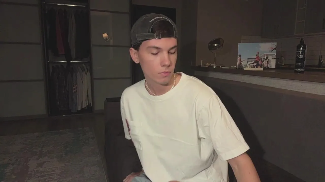 Offline JeremyScotty on Cam4