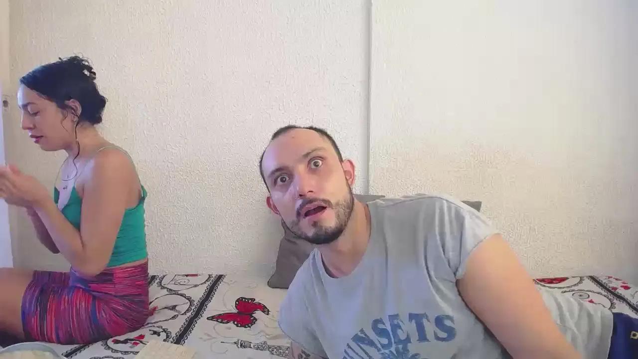 Offline JoanneandOliver on Cam4