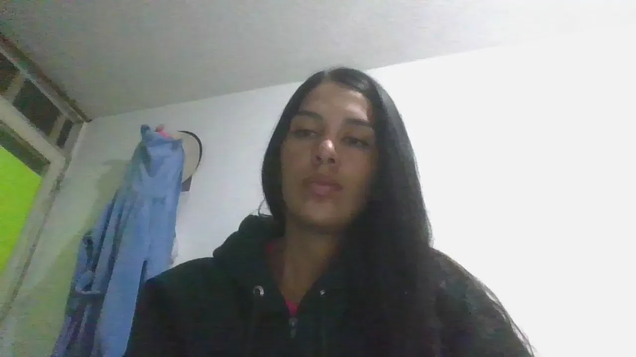 Offline JuanaBrunette7 on Cam4