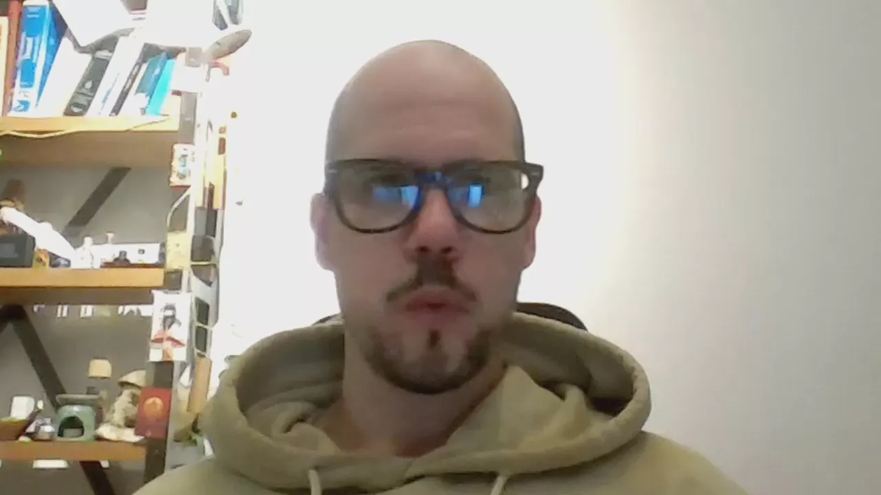 Offline juanmanuel90211 on Cam4