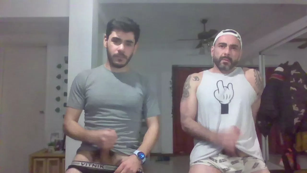 Offline Juann2725 on Cam4