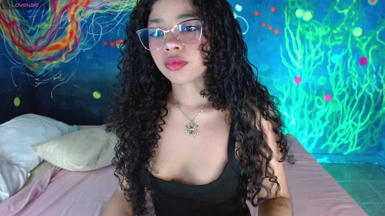 Offline jucie_petite on Cam4