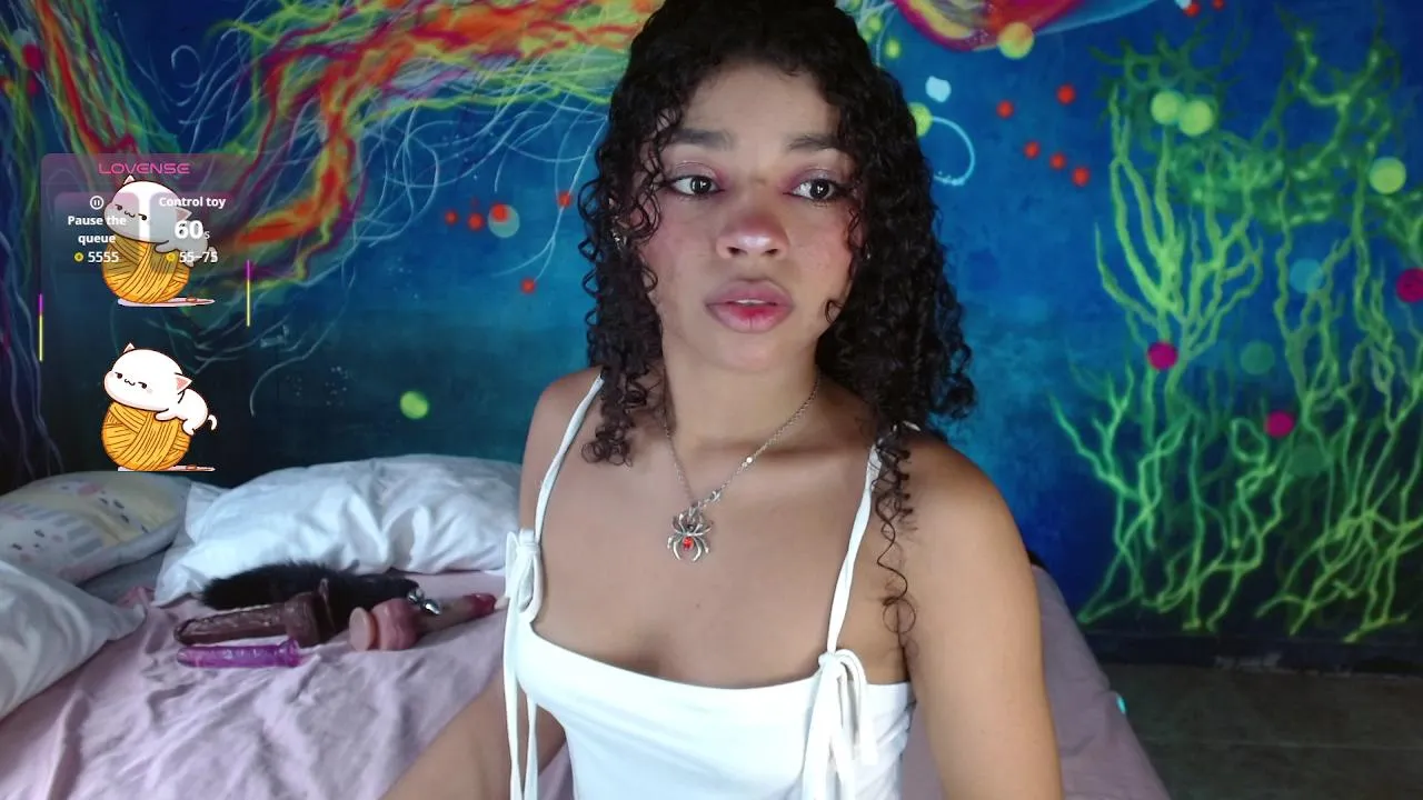 Offline jucie_petite on Cam4