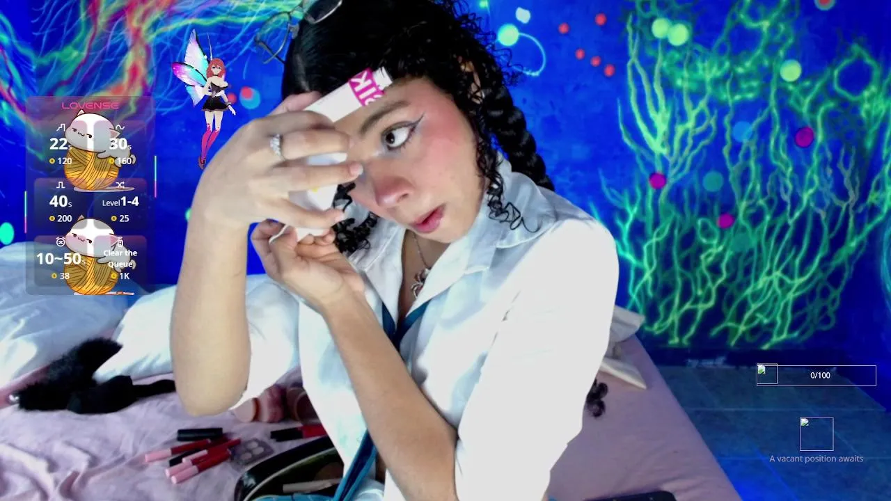 Offline jucie_petite on Cam4