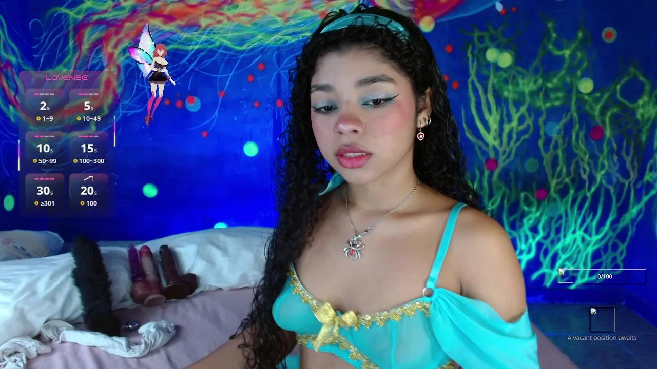 Offline jucie_petite on Cam4