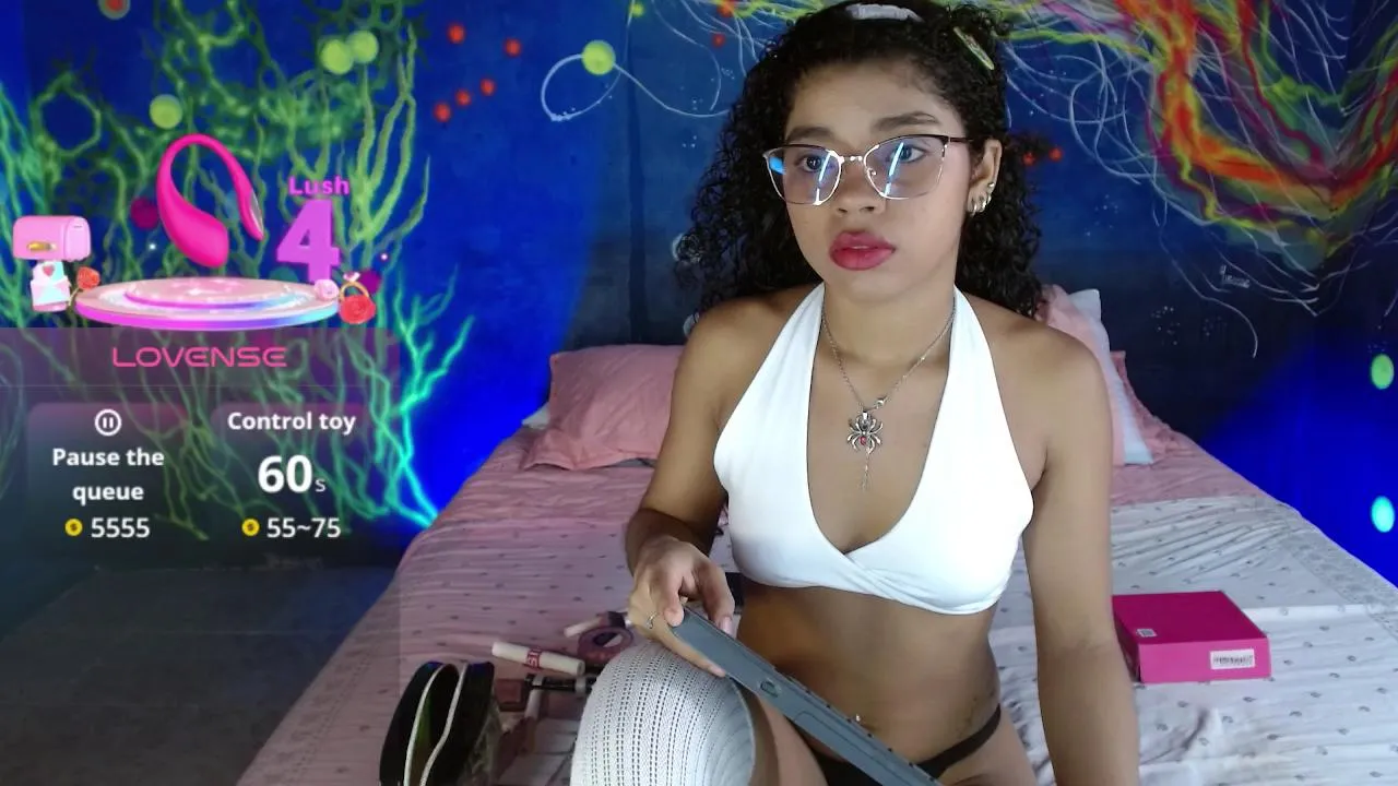 Offline jucie_petite on Cam4