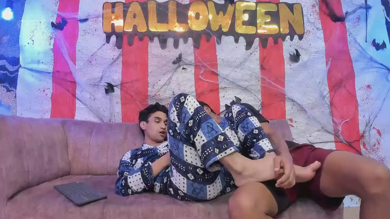 Offline Juicy_Creww on Cam4