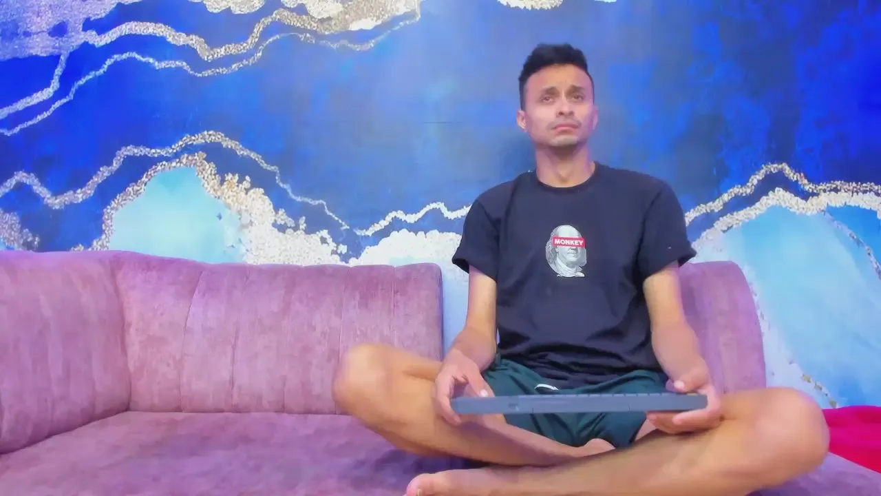 Offline Juicy_Creww on Cam4