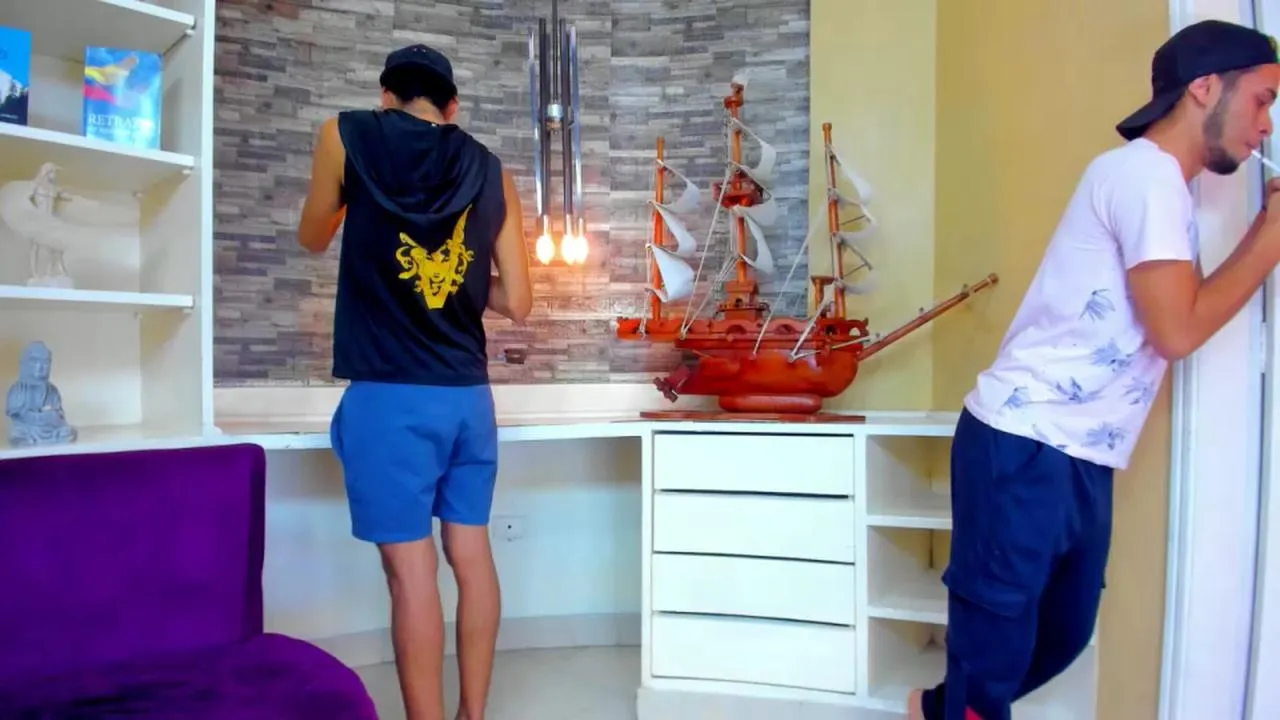 Offline Juicy_Creww on Cam4