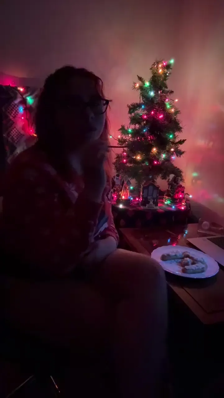 Offline JuicyJewels25 on Cam4