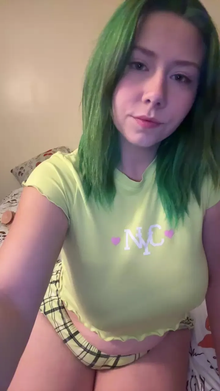 Offline JuicyJewels25 on Cam4