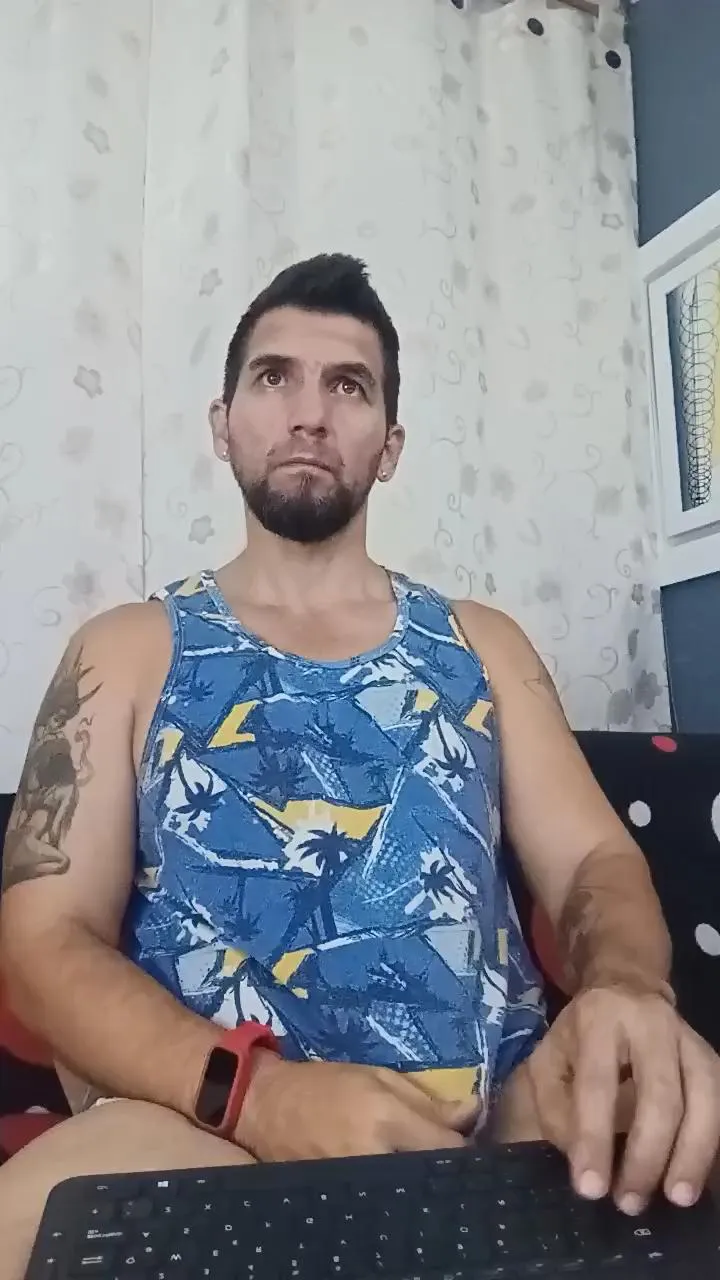 Offline juleslake77 on Cam4