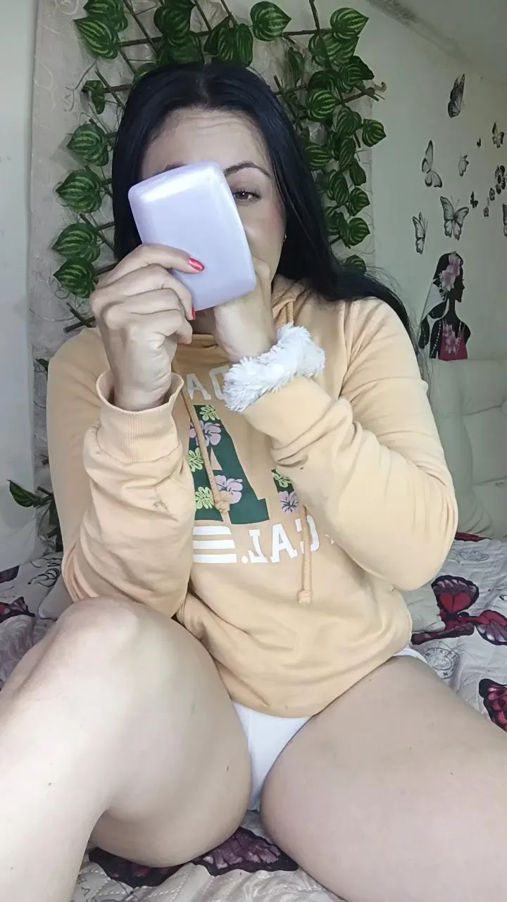 Offline Juli_castillo on Cam4