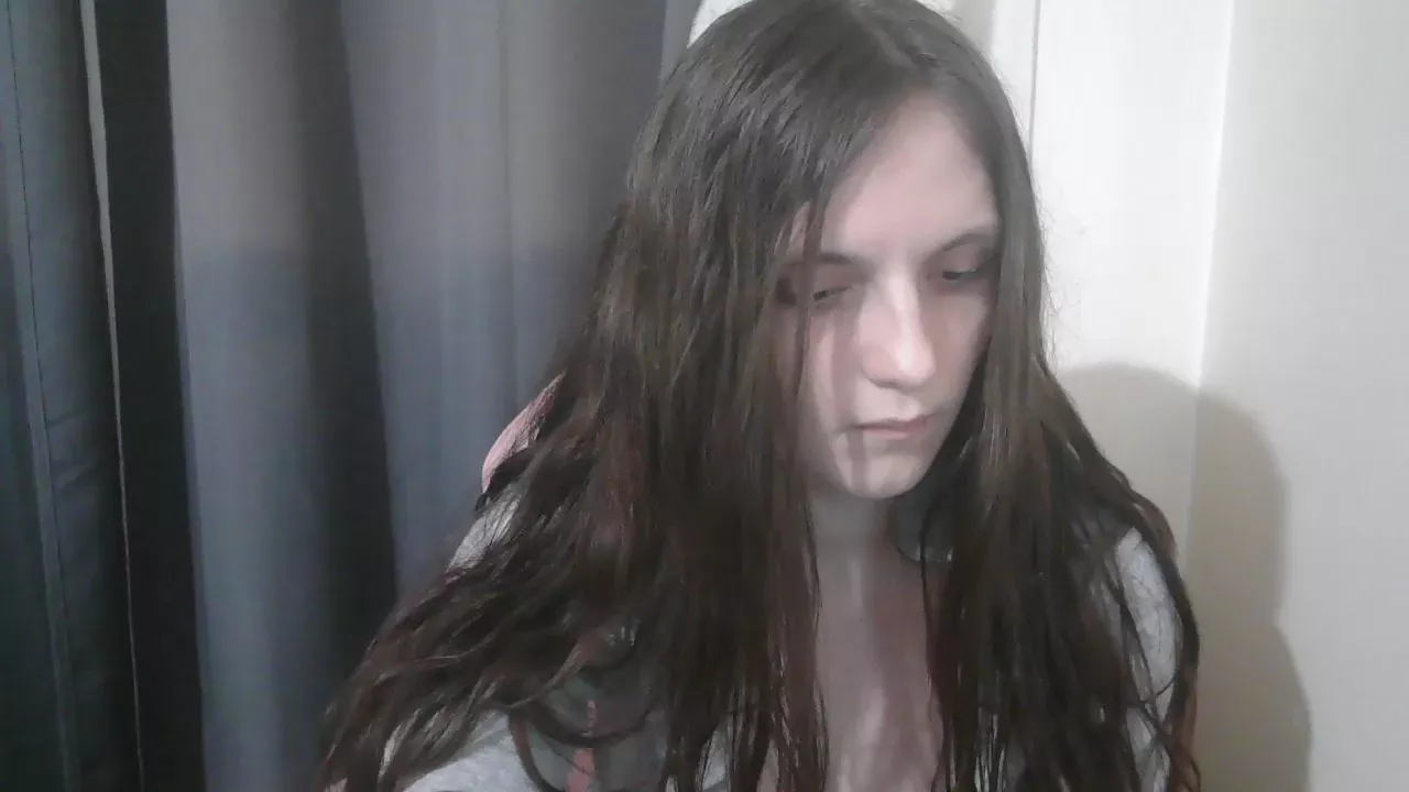 Offline julia14000 on Cam4