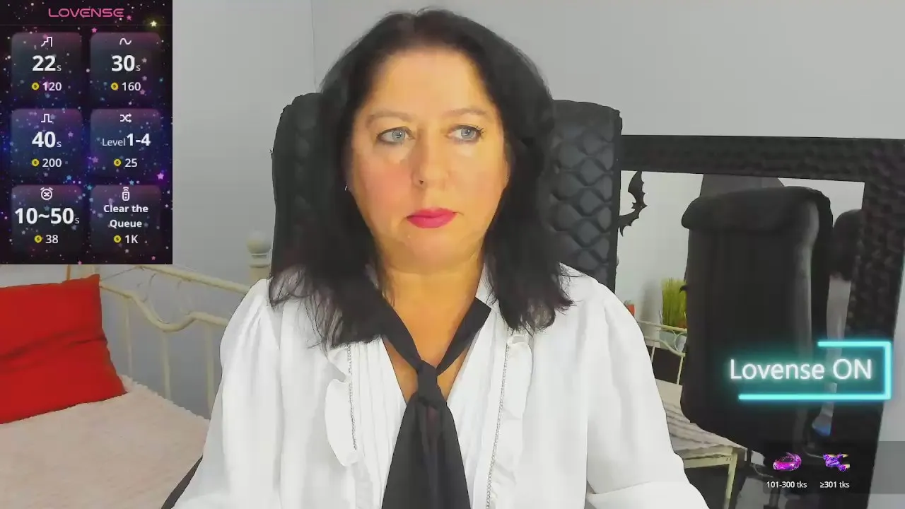 Offline Julia_Dean on Cam4