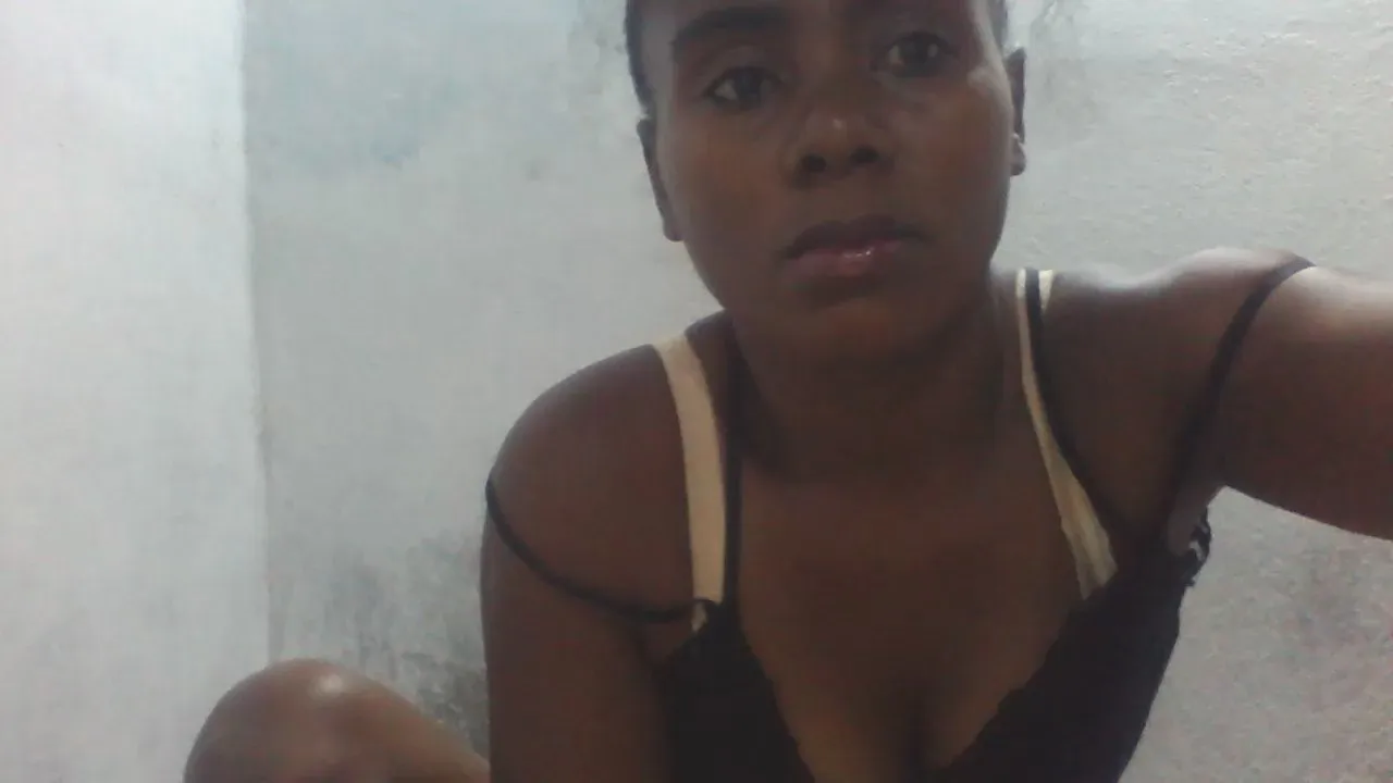 Offline juliahchoco on Cam4