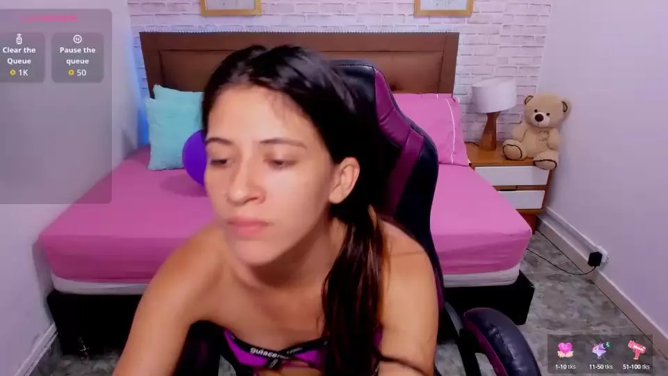 Offline julieth_love_ on Cam4