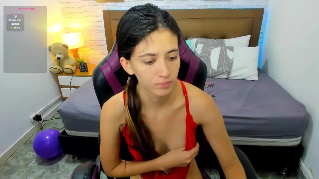 Offline julieth_love_ on Cam4