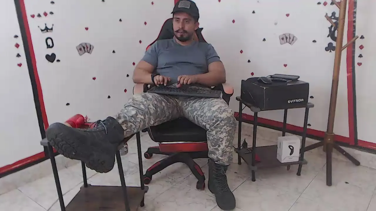 Offline KalethBigDick88 on Cam4