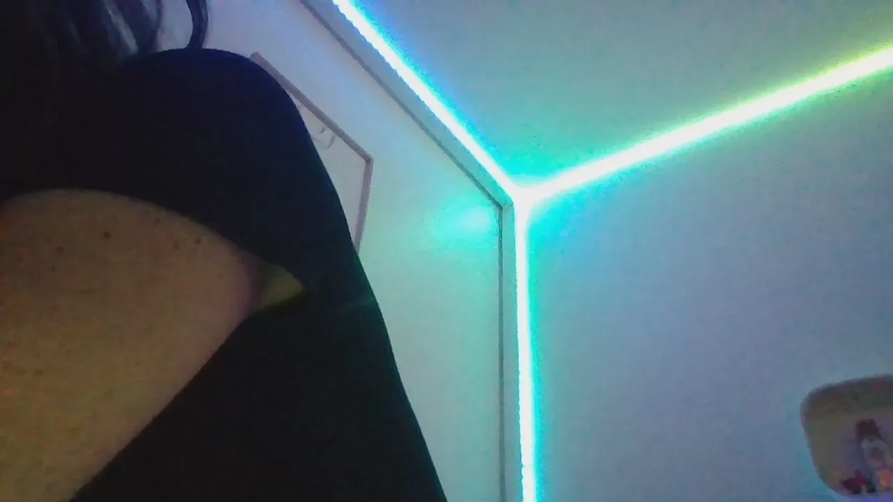 Offline Kamsgirl on Cam4