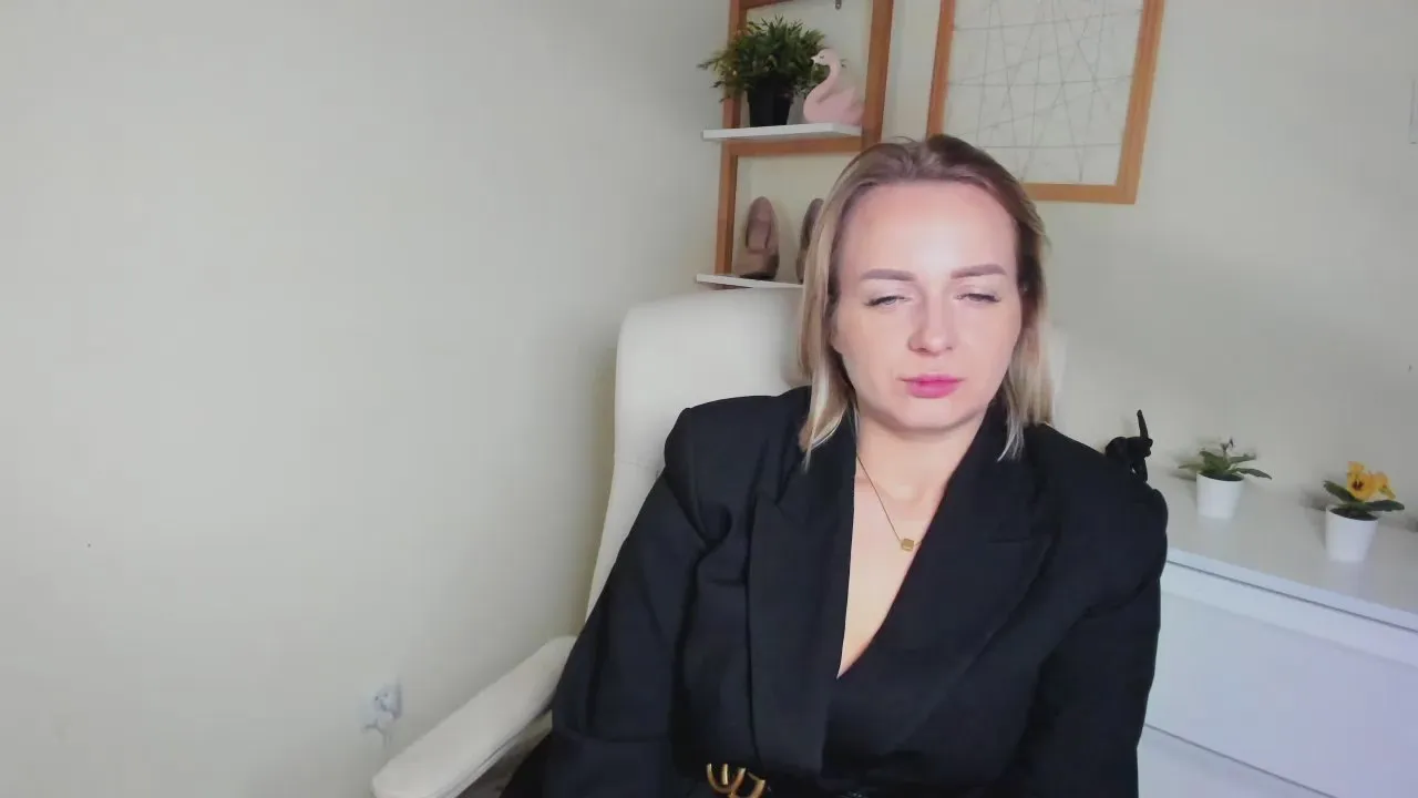 Offline Karenblond on Cam4