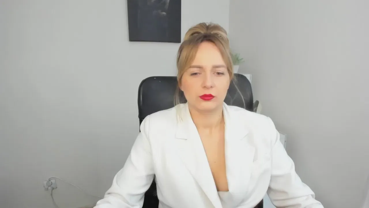 Offline Karenblond on Cam4