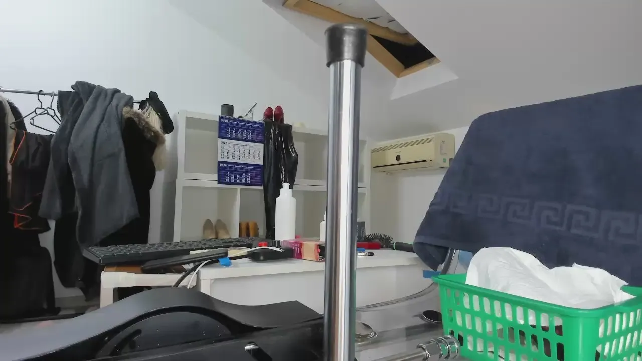 Offline karlahartlley on Cam4