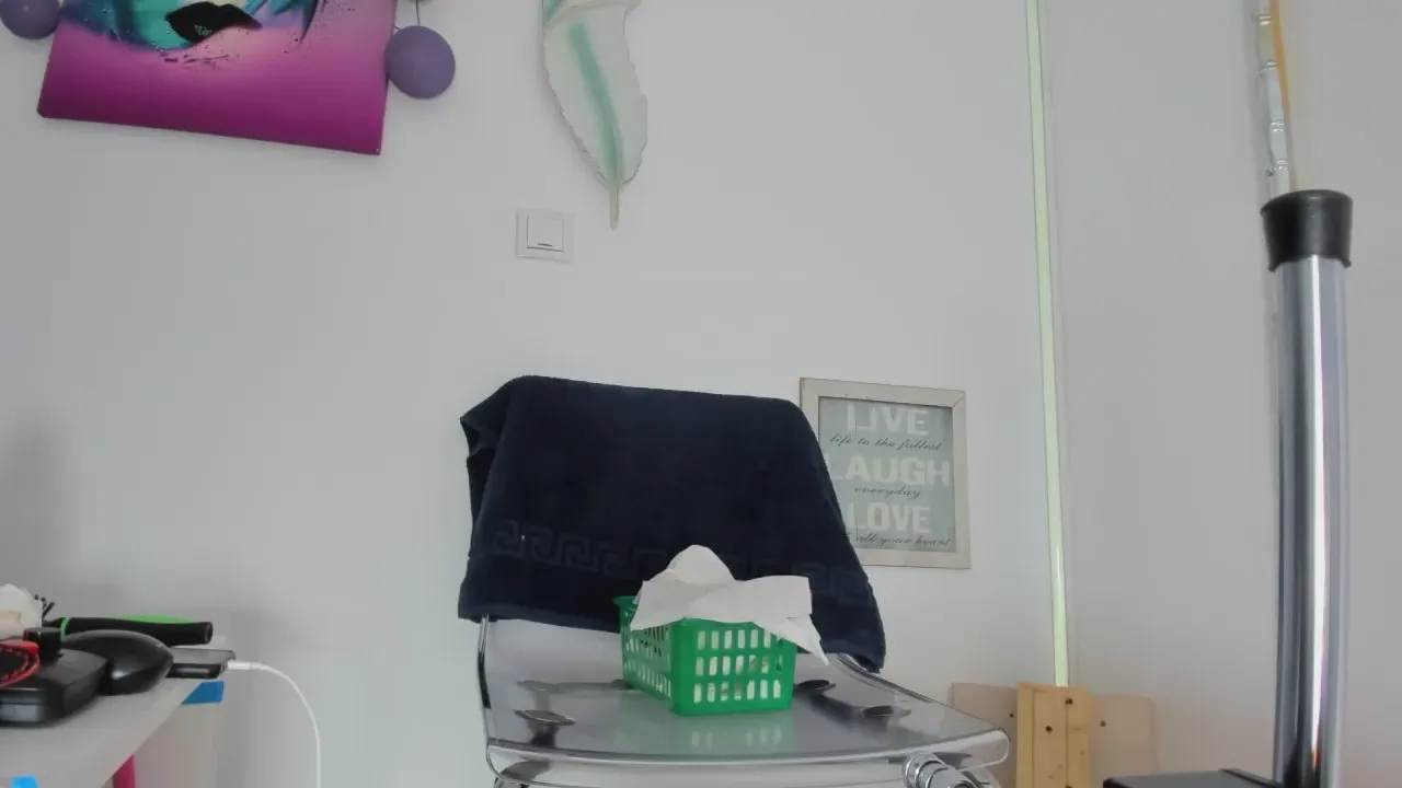 Offline karlahartlley on Cam4