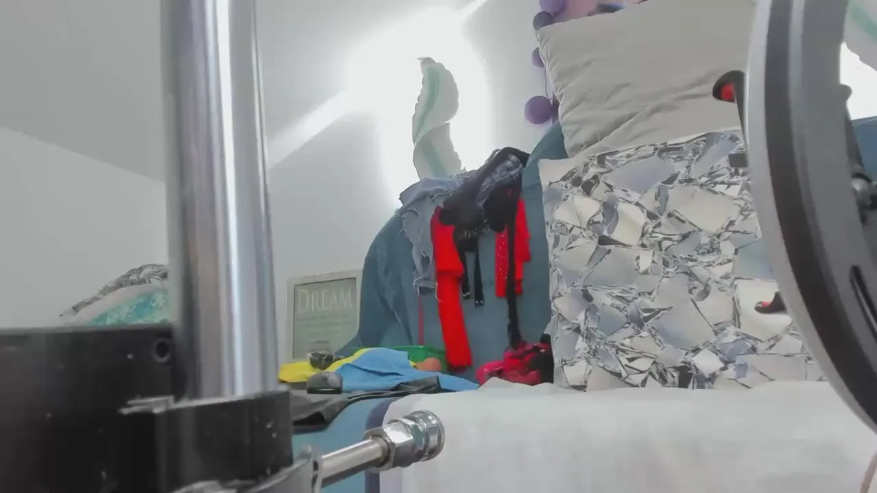 Offline karlahartlley on Cam4