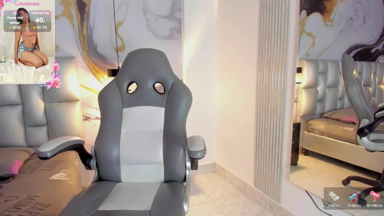 Offline Karlie_Moore on Cam4