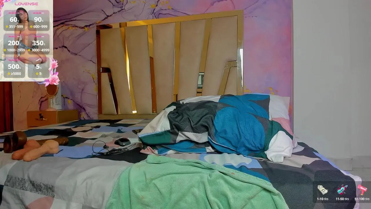 Offline Karlie_Moore on Cam4