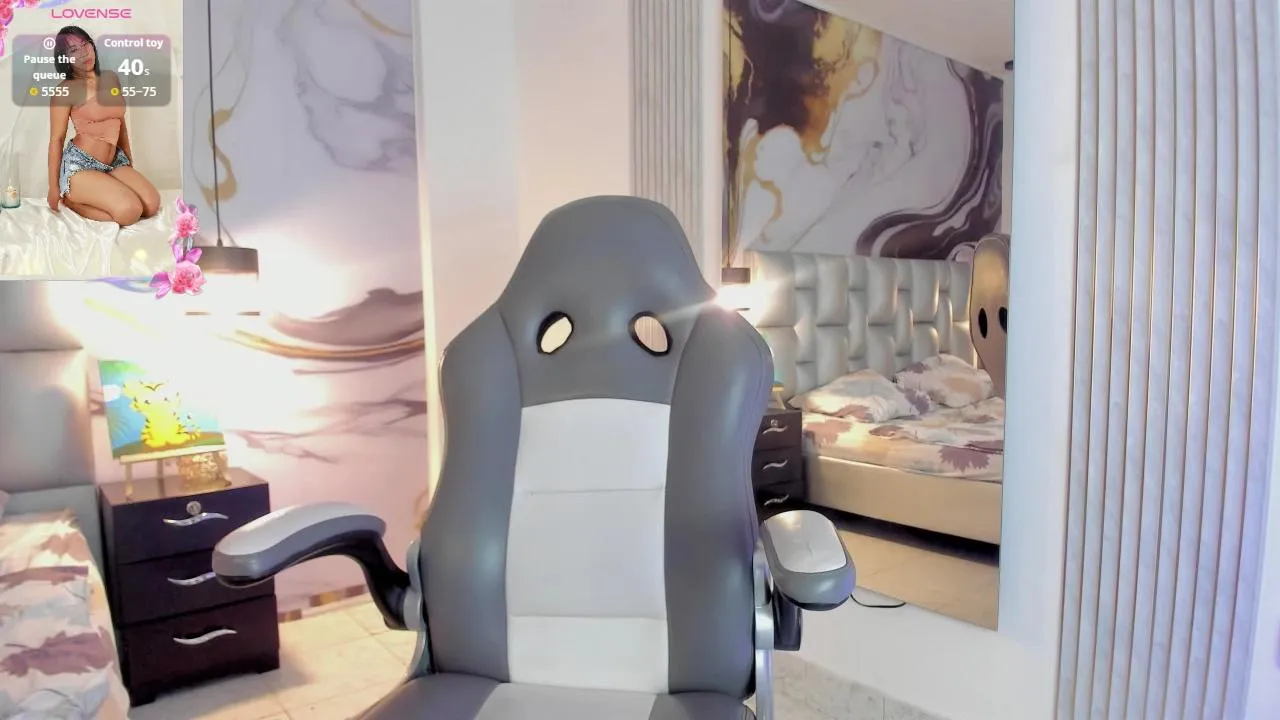 Offline Karlie_Moore on Cam4