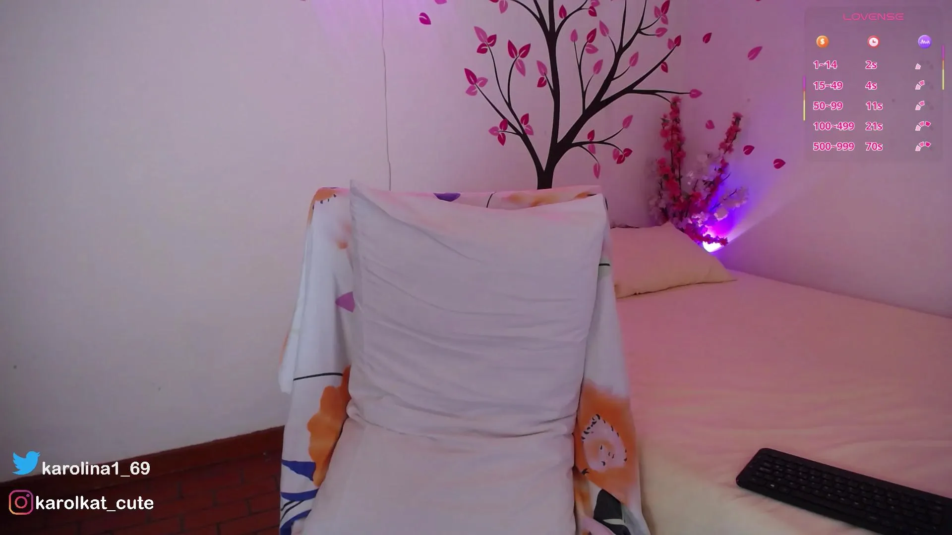 Offline karolina_69cute on Cam4