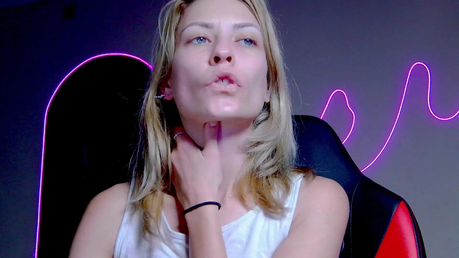 Offline Karoline121 on Cam4