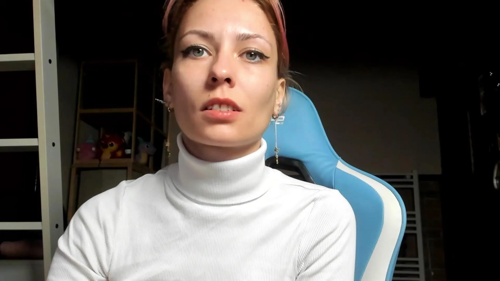 Offline Karoline121 on Cam4