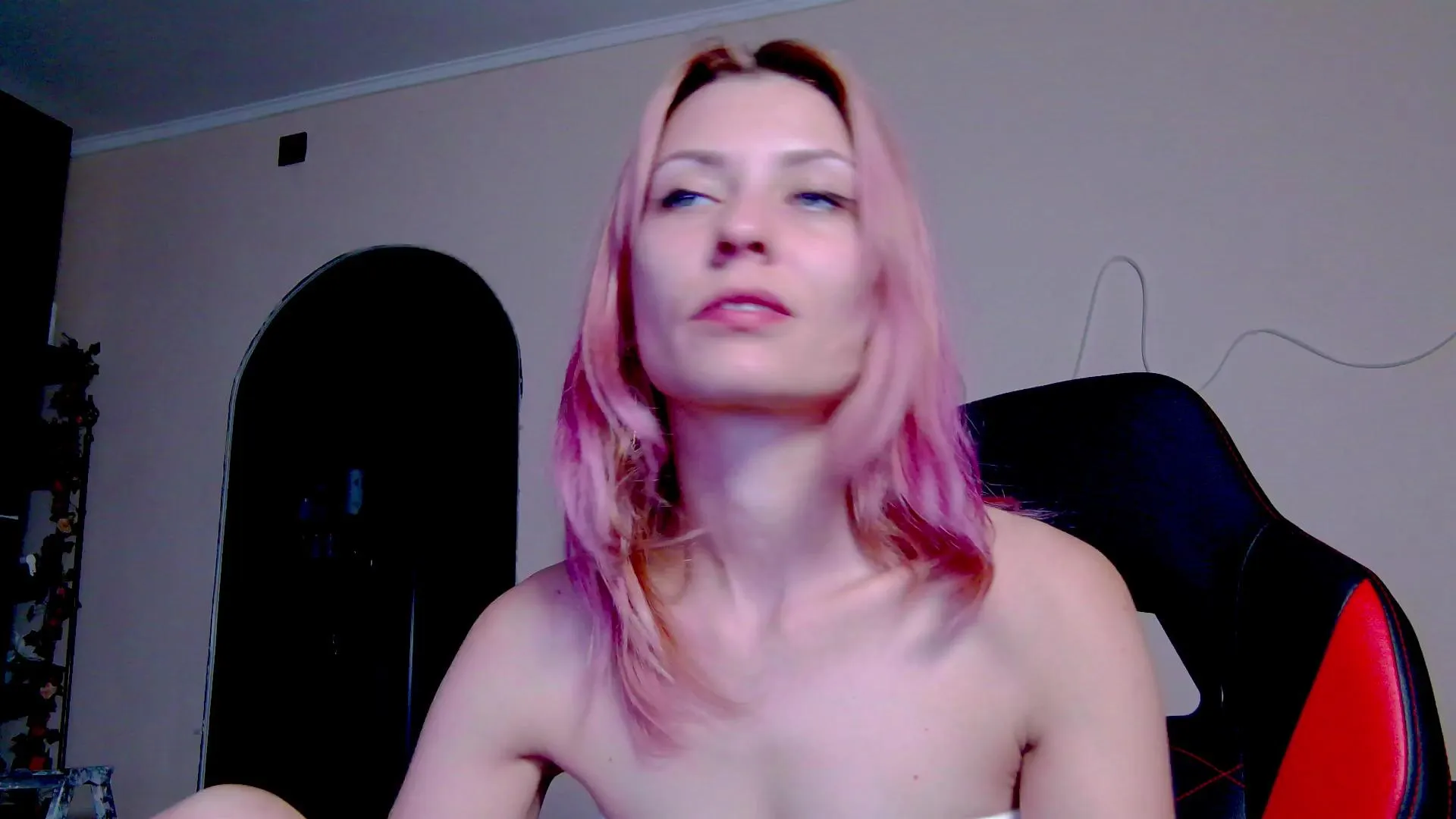 Offline Karoline121 on Cam4