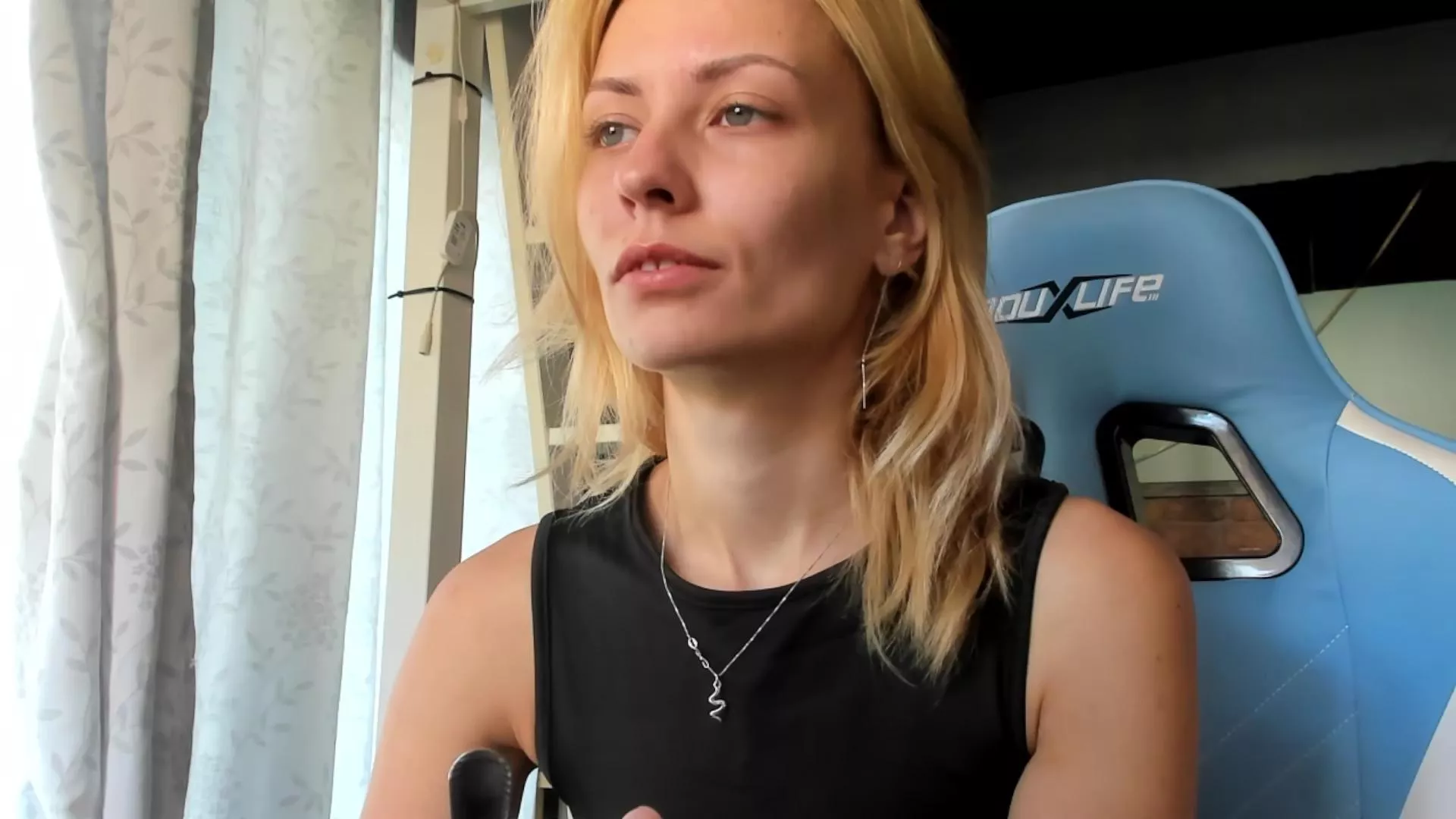 Offline Karoline121 on Cam4