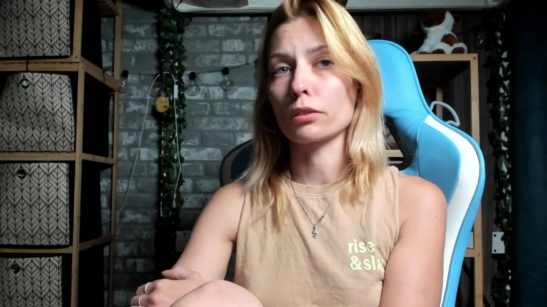 Offline Karoline121 on Cam4