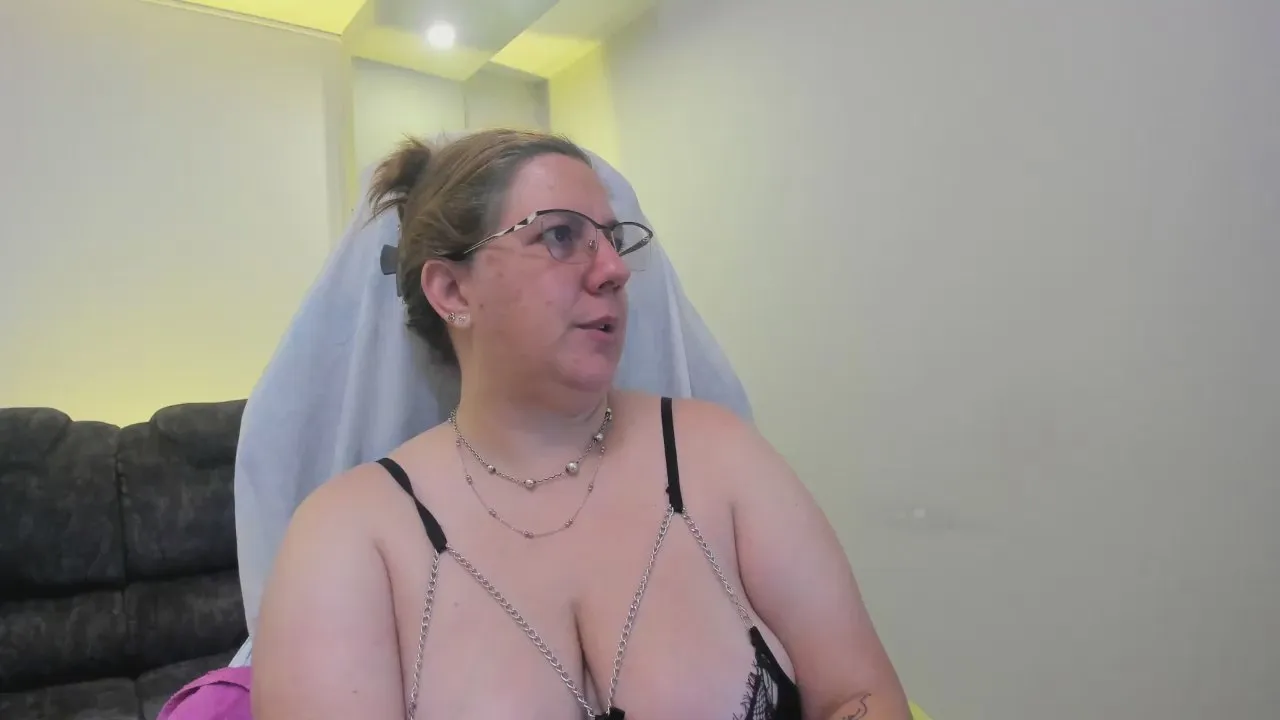 Offline katie_joness on Cam4