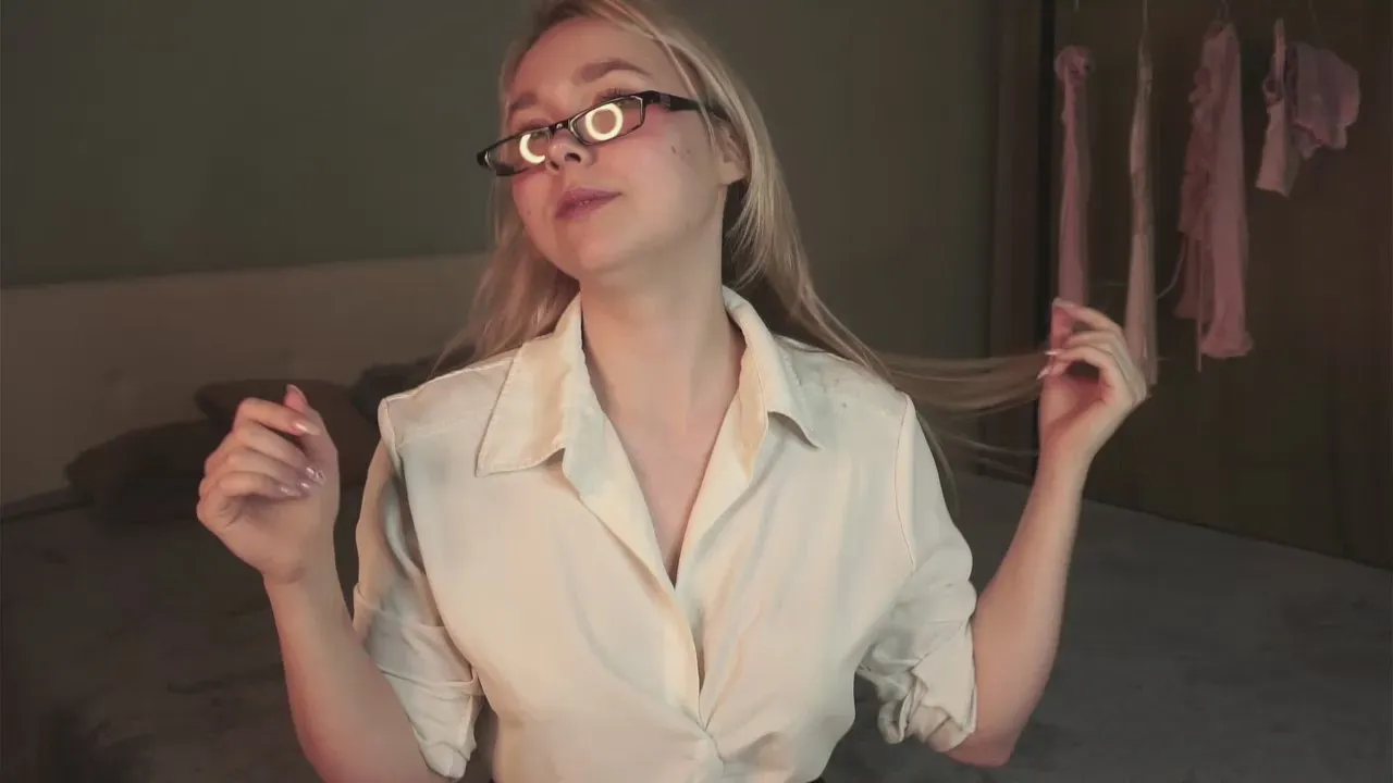 Offline KatieGroves on Cam4